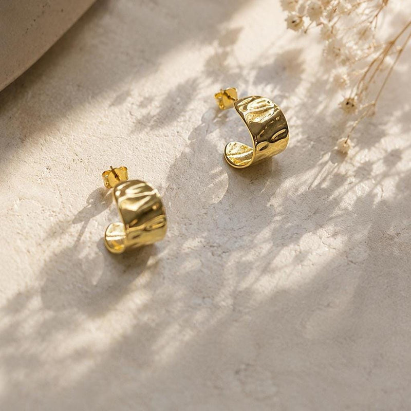 Engraved 18K gold earrings